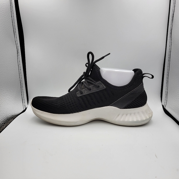 Black Dri-Fit Laced Sneakers with White Soles Sz 8 - Picture 8 of 10